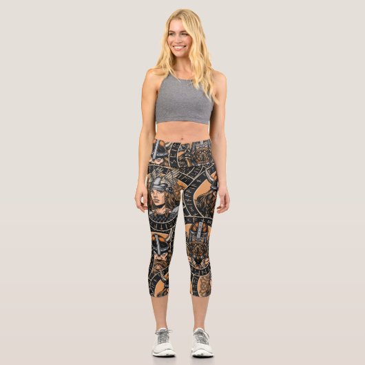Viking Warriors: Vintages Muster Capri Leggings (Vorderseite)