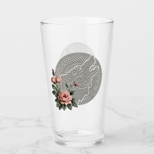 Viking Wolf & Rose. Ein stilisierter Wolfskopf Glas (Vorderseite)