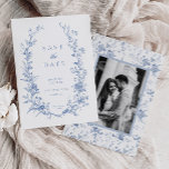 Viktorianisch Blue Floral Dusty Blue Wedding Save The Date<br><div class="desc">Viktorianisches blaues florales Dusty Blue Wedding rettet das Datum</div>