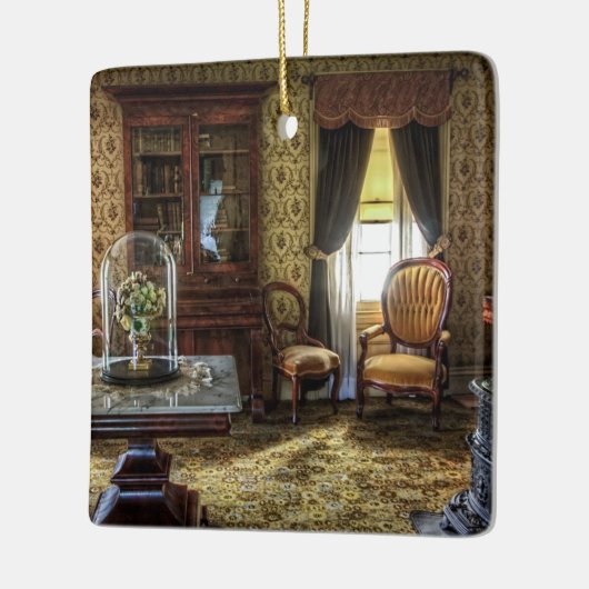 Viktorianisch eingerichtetes Wohnzimmer Keramikornament (Links)