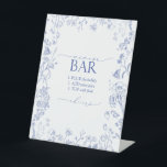 Viktorianische Dusche Mimosa Bar Sockelschild<br><div class="desc">Herzlich willkommen in einem ganz besonderen, Viktorianischen und blauen französischen Brautparty mit diesem stilvollen Mimosa Bar Pedestal Sign! Diese Mischung aus traditionellem und modernem Stil verbindet klassisch handgezeichnete, Viktorianische Blumenmuster aus Blume, Bienen und Schmetterlingen mit einer charmanten, modernen, handgeschriebenen Kalligraphie. Lass, dass Ihre Gäste durch das Vintage Aussehen und die...</div>