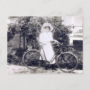 Viktorianische Frau mit Vintagem Fahrrad Postkarte