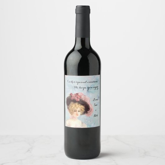 Viktorianische Lady in Federhut mit rosa Rosen Weinetikett (Vorderseite)