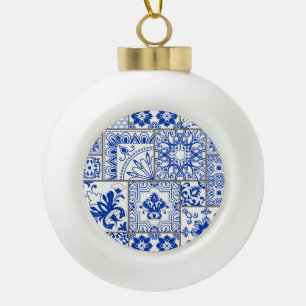 Viktorianische Majolika: Patchwork-Fliesenmuster. Keramik Kugel-Ornament