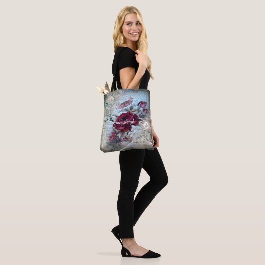 Viktorianische Rose Ephemera Monogram Tasche (Am Model)