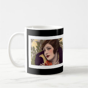 Viktorianische Schönheit im violetten Mantel Kaffeetasse