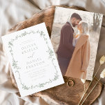 Viktorianische Vintage französische Foto Sage Gree Einladung<br><div class="desc">Erleben Sie die Romantik vergangener Zeiten mit einer Viktorianischen Vintagen Hochzeitseinladung. Mit seinen aufwändigen Blumenmustern und verzierten Details strahlt diese Einladung zeitlose Eleganz und Charme aus. Das Design ist perfekt für Paare, die eine Touch von Geschichte und Raffinesse suchen, und erinnert mit seiner anmutigen Ästhetik an die Schönheit des Viktorianischen...</div>