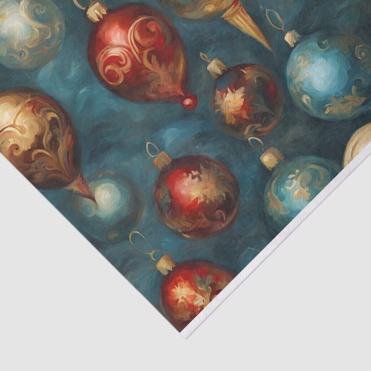 Viktorianische Weihnachtsschmuckstücke auf dem Rot Seidenpapier (Ausschnitt)