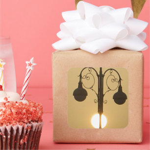 Viktorianischer Charme: Antike Straßenlaternen Lat Quadratischer Aufkleber