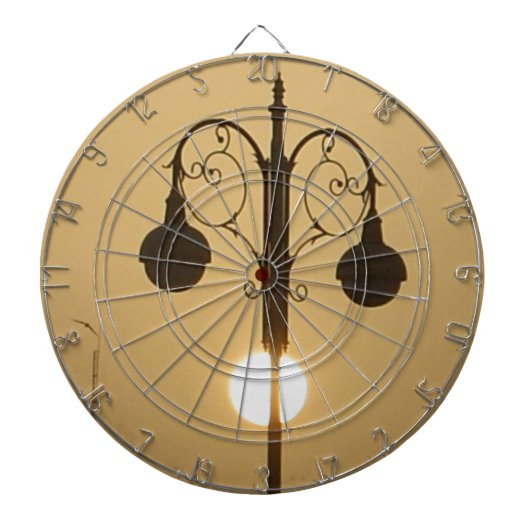 Viktorianischer Charme: Vintage Lampenposten Dartscheibe (vorne)