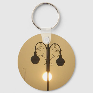 Viktorianischer Charme: Vintage Lampenposten Schlüsselanhänger