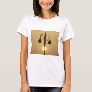 Viktorianischer Charme: Vintage Lampenposten T-Shirt