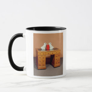 Viktorianischer kneehole Schreibtisch und ein Paar Tasse