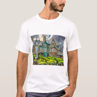 Viktorianisches Haus in Keswick in Aquarellfarbe T-Shirt