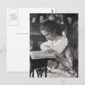 Viktorianisches Mädchen, das ein Buch liest Postkarte (Vorne/Hinten)