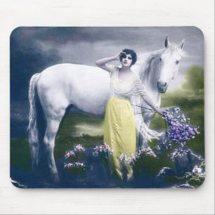 viktorianisches Mädchen mit weißem Pferd Mousepad