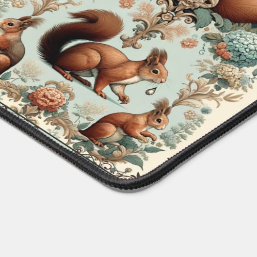 Viktorianisches Wald Eichhörnchen Tapestry Schreibtischunterlage (Ecke)