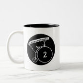 Village Admin Black Abzeichen Zweifarbige Tasse (Links)