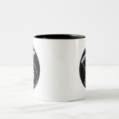 Village Admin Black Abzeichen Zweifarbige Tasse (Mittel)