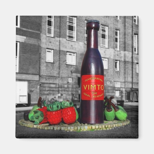 Vimto Flasche Skulptur Magnet (Vorne)
