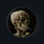 Vincent van Gogh Art Button<br><div class="desc">Vincent van Gogh (Niederländisch, 1853 - 1890) Schädel eines Skeletts mit brennender Zigarette, 1885-86, Öl auf Leinwand Ungerahmt: 32 cm × 24, 5 cm (13 in × 9, 6 in) Früharbeit von Vincent van Gogh. Dieses kleine Gemälde ist Teil der ständigen Sammlung des Van Gogh Museums in Amsterdam. Es wurde...</div>