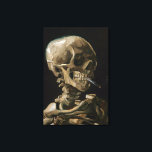 Vincent van Gogh Art Leinwanddruck<br><div class="desc">Vincent van Gogh (Niederländisch, 1853 - 1890) Schädel eines Skeletts mit brennender Zigarette, 1885-86, Öl auf Leinwand Ungerahmt: 32 cm × 24, 5 cm (13 in × 9, 6 in) Früharbeit von Vincent van Gogh. Dieses kleine Gemälde ist Teil der ständigen Sammlung des Van Gogh Museums in Amsterdam. Es wurde...</div>