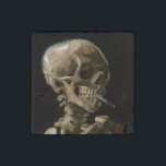 Vincent van Gogh Art Stein-Magnet<br><div class="desc">Vincent van Gogh (Niederländisch, 1853 - 1890) Schädel eines Skeletts mit brennender Zigarette, 1885-86, Öl auf Leinwand Ungerahmt: 32 cm × 24, 5 cm (13 in × 9, 6 in) Früharbeit von Vincent van Gogh. Dieses kleine Gemälde ist Teil der ständigen Sammlung des Van Gogh Museums in Amsterdam. Es wurde...</div>
