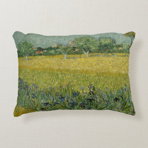 Vincent van Gogh - Feld mit Blume in der Nähe von  Dekokissen