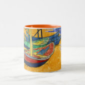 Vincent van Gogh - Fischerboote am Strand Zweifarbige Tasse (Mittel)