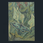 Vincent van Gogh - Great Peacock Moth Handtuch<br><div class="desc">Die Große Pfauenmotte (1889) von Vincent van Gogh ist eine Vintage Kunst noch Leben Post-Impressionismus Naturmalerei. Ein Insekt, die Kaisermotte, in einem Frühjahrsgarten mit Calla Lily Blume und anderen Pflanze. Van Gogh nannte es eine "Totenkopfmotte" und malte einen Schädel auf der Rückseite seines Körpers. Über den Künstler: Vincent Willem van...</div>
