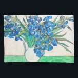 Vincent van Gogh IRISES AND ROSE pillowcase Kissenbezug<br><div class="desc">Dieser impressionistische Kissenkoffer zeigt ein Gemälde von Vincent van Gogh IRISES AND ROSE mit blass blauen Blumen und Rose in einer weißen Vase. Dieser schöne van Gogh Kissenkoffer wird ein wunderbares Geschenk für sich,  Familie und Freunde.</div>