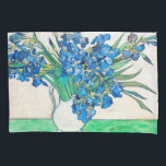 Vincent van Gogh IRISES AND ROSE pillowcase Kissenbezug<br><div class="desc">Dieser impressionistische Kissenkoffer zeigt ein Gemälde von Vincent van Gogh IRISES AND ROSE mit blass blauen Blumen und Rose in einer weißen Vase. Dieser schöne van Gogh Kissenkoffer wird ein wunderbares Geschenk für sich,  Familie und Freunde.</div>
