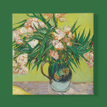 Vincent Van Gogh Oleanders Vintage Blumenmalerei Künstlicher Leinwanddruck<br><div class="desc">Schöne Kunstwerke aus dem Jahr 1888 des berühmten impressionistischen Malers Vincent Van Gogh. Dieser Impressionismus mit Blumenkunst besticht durch Oleander-Blume in einer Vase auf einem Tisch mit gelben Büchern und einem schönen grünen Druck für die Vintage Zimmerdekoration.</div>