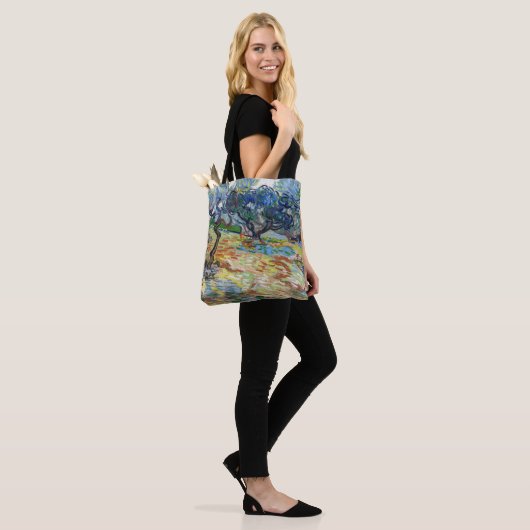 Vincent van Gogh - Olivenbäume: Hellblauer Himmel Tasche (Am Model)