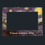 Vincent van Gogh - Starry Night Magnetischer Bilderrahmen<br><div class="desc">Die Starry Night (1889) von Vincent van Gogh ist ein Vintager Post-Impressionismus der Kunstlandschaft Landschaftsmalerei. Der Blick auf eine Stadt in einem Tal bei Nacht mit den Wolken, den Sternen und einem schönen goldgelben Halbmond. Es wurde im Laufe des Tages aus der Erinnerung gemalt und ist van Goghs bekanntestes Gemälde....</div>