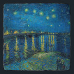 Vincent Van Gogh Starry Night Over the Rhone Töpfeuntersetzer<br><div class="desc">Van Gogh Masterpiece Starry Night - Ein Gemälde von Vincent Van Gogh,  Starry Night Over the Rhone,  zeigt eine Nacht voller Sterne und eine Brücke. In Arles France in der Nacht gemalt,  1888 gemalt.</div>