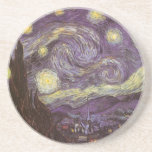 Vincent van Gogh - Starry Night Sandstein Untersetzer<br><div class="desc">Die Starry Night (1889) von Vincent van Gogh ist ein Vintager Post-Impressionismus der Kunstlandschaft Landschaftsmalerei. Der Blick auf eine Stadt in einem Tal bei Nacht mit den Wolken, den Sternen und einem schönen goldgelben Halbmond. Es wurde im Laufe des Tages aus der Erinnerung gemalt und ist van Goghs bekanntestes Gemälde....</div>