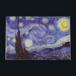 Vincent Van Gogh Starry Night Vintag Kunstkunst Fußmatte<br><div class="desc">Vincent van Gogh Starry Night Fine Art Painting Starry Night ist ein Gemälde des niederländischen post-impressionistischen Künstlers Vincent van Gogh. Der blaue Nachthimmel ist voll von wirbelnden Wolken, Sternen und einem hellen Halbmond. Die Sternennacht ist die einzige Nacht in der Serie von Ausblicken aus seinem Schlafzimmerfenster. Bewegung: Post-Impressionismus. Schöne, kunstvoll...</div>