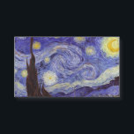Vincent Van Gogh Starry Night Vintag Kunstkunst Magnetkarte<br><div class="desc">Vincent van Gogh Starry Night Fine Art Painting Starry Night ist ein Gemälde des niederländischen post-impressionistischen Künstlers Vincent van Gogh. Der blaue Nachthimmel ist voll von wirbelnden Wolken, Sternen und einem hellen Halbmond. Die Sternennacht ist die einzige Nacht in der Serie von Ausblicken aus seinem Schlafzimmerfenster. Bewegung: Post-Impressionismus. Schöne, kunstvoll...</div>