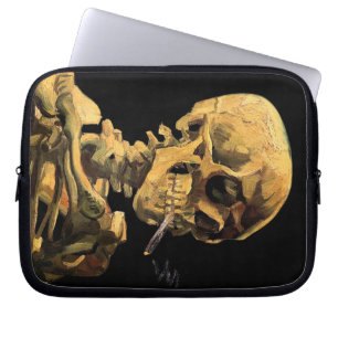 Vincent Van Gogh - Totenschädel mit brennender Zig Laptopschutzhülle