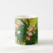 Vincent Van Gogh Vase mit Oleandern und Büchern Kaffeetasse (Mittel)