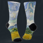 Vincent Van Gogh Wheat Field mit Cypressen Art Socken<br><div class="desc">Schönes Vintages Kunstwerk aus dem Jahre 1889 des berühmten Malers Vincent Van Gogh,  einer meiner Lieblingskünstler aus der impressionistischen Zeit. Diese Impressionismus Landschaftskunst zeigt große grüne Zypressen Set gegen hübsche,  wirbelnde Wolken über einem Weizenfeld auf niedlichen Kunstsocken.</div>