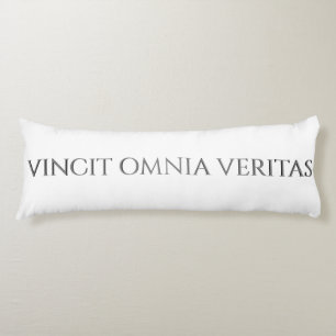VINCIT OMNIA VERITAS BODY PILLOW SEITENSCHLÄFERKISSEN