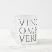 VINCIT OMNIA VERITAS - Leichter Mattierter Glass-K Mattglastasse (Vorderseite Links)