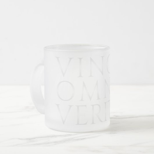 VINCIT OMNIA VERITAS - Leichter Mattierter Glass-K Mattglastasse (Vorderseite Links)