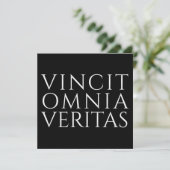 VINCIT OMNIA VERITAS - Licht (Stehend Vorderseite)