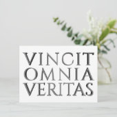 VINCIT OMNIA VERITAS - Licht (Stehend Vorderseite)