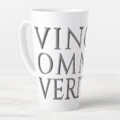 VINCIT OMNIA VERITAS - Light Latte Tasse (Linke Ecke)
