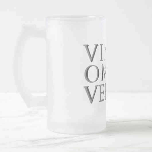 VINCIT OMNIA VERITAS - Mattiertes Leichtgläser MU Mattglas Bierglas (Links)