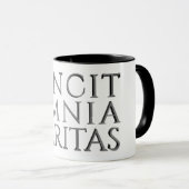 VINCIT OMNIA VERITAS - Tasse (VorderseiteRechts)